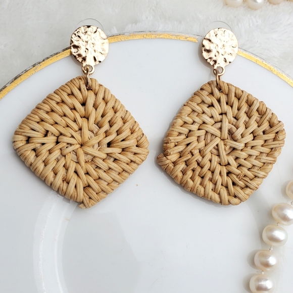 ๐5/$25 Boho Rattan Gold earrings ๐ - Picture 4 of 4